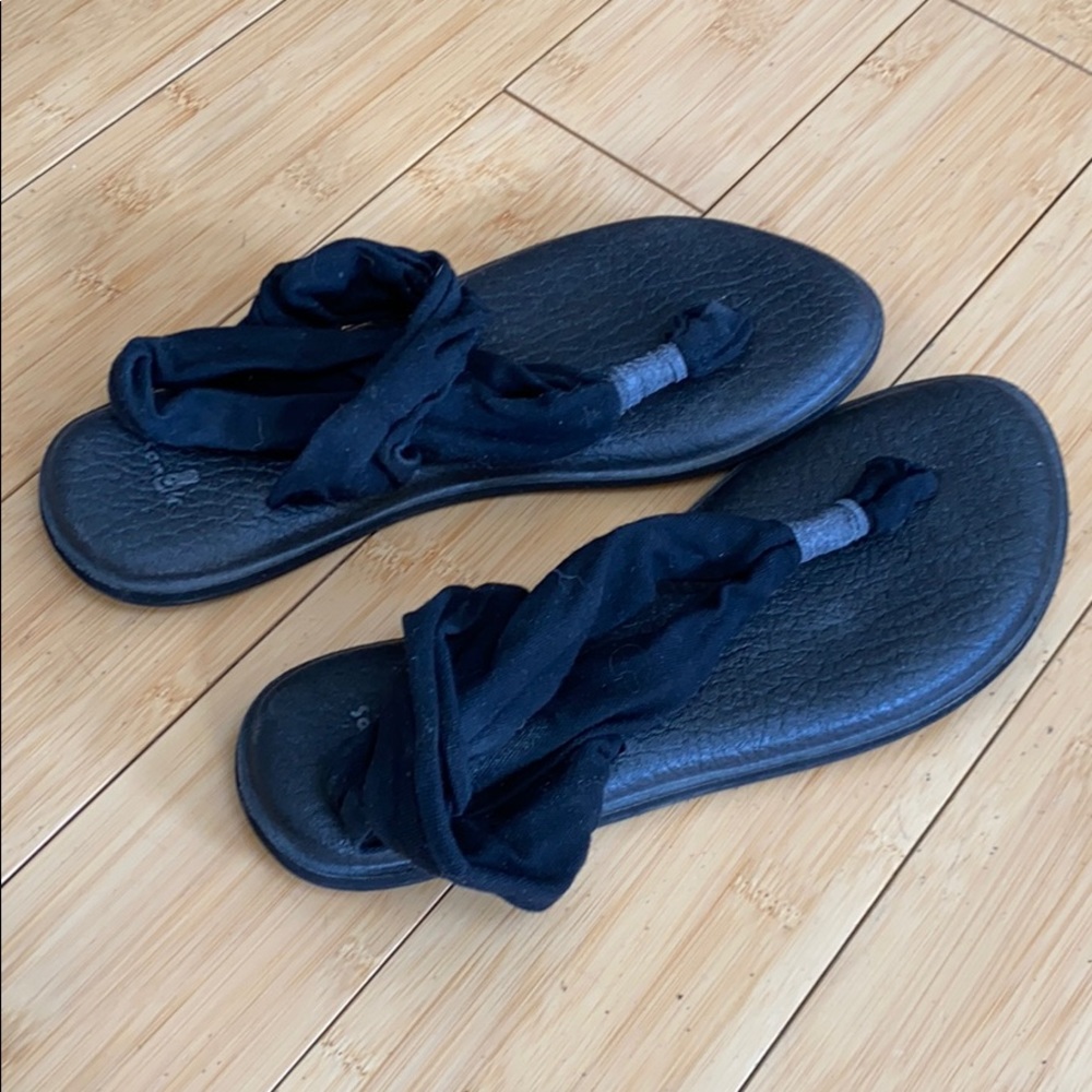 Sanuk “yoga mat” black sandals